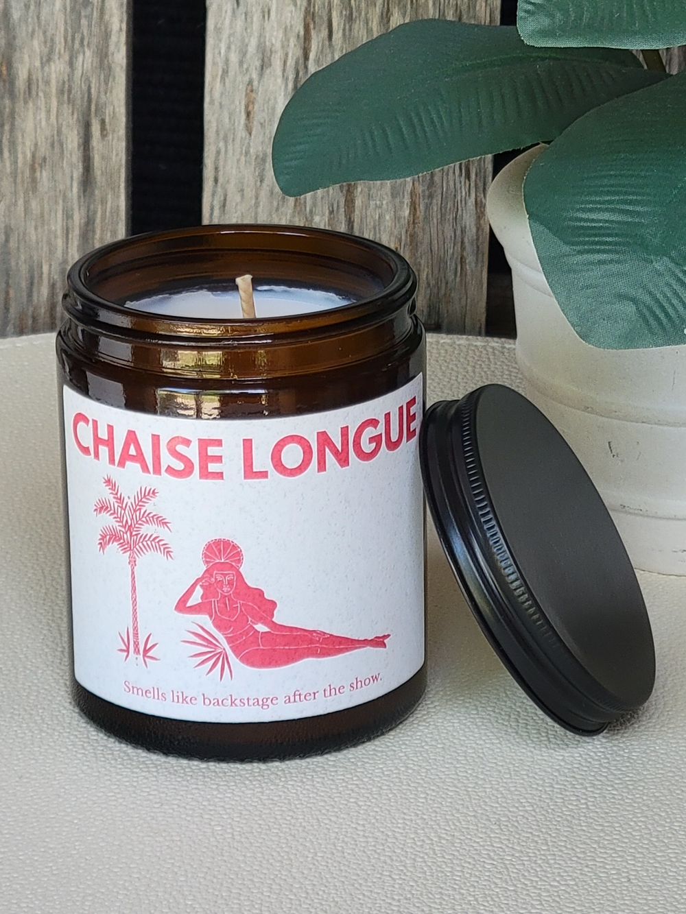 Chaise Longue Scented Candle - Wild Rhubarb 5oz - Picture 3 of 5